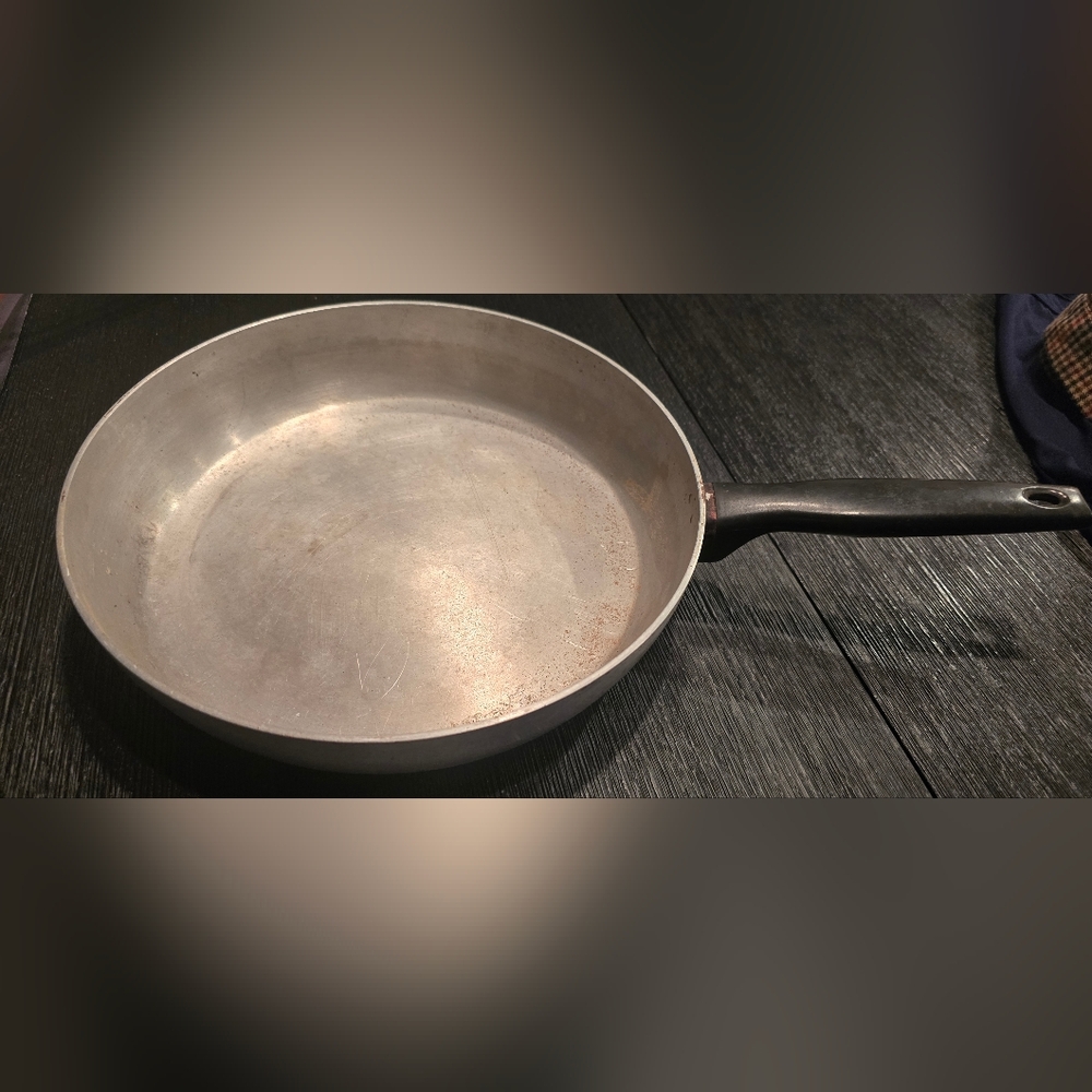 Vintage Wear-Ever 10" Frying Pan